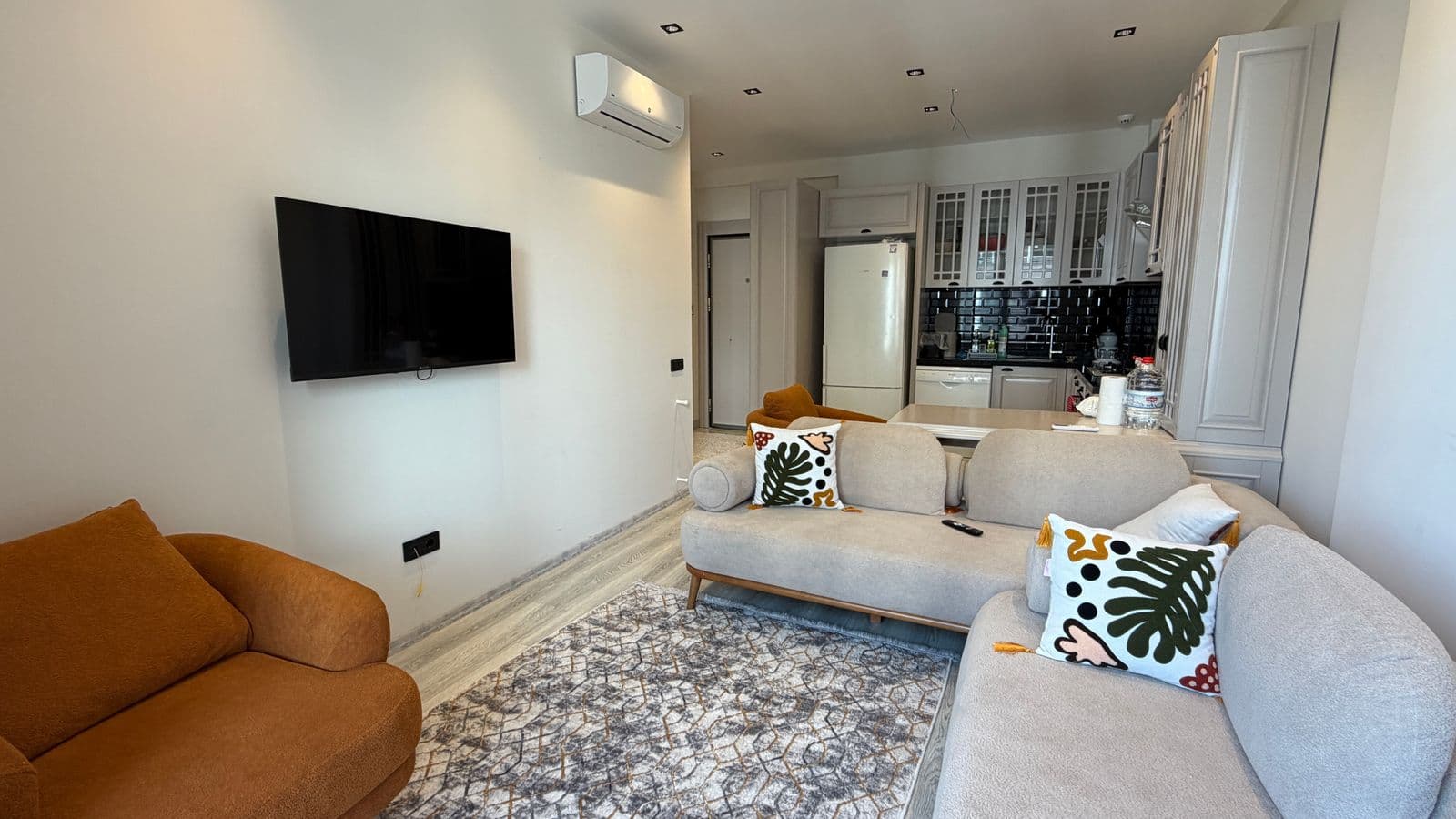 Mersin Arpaçbahşiş'de 1+1 Deniz Manzaralı Eşyalı Daire 1