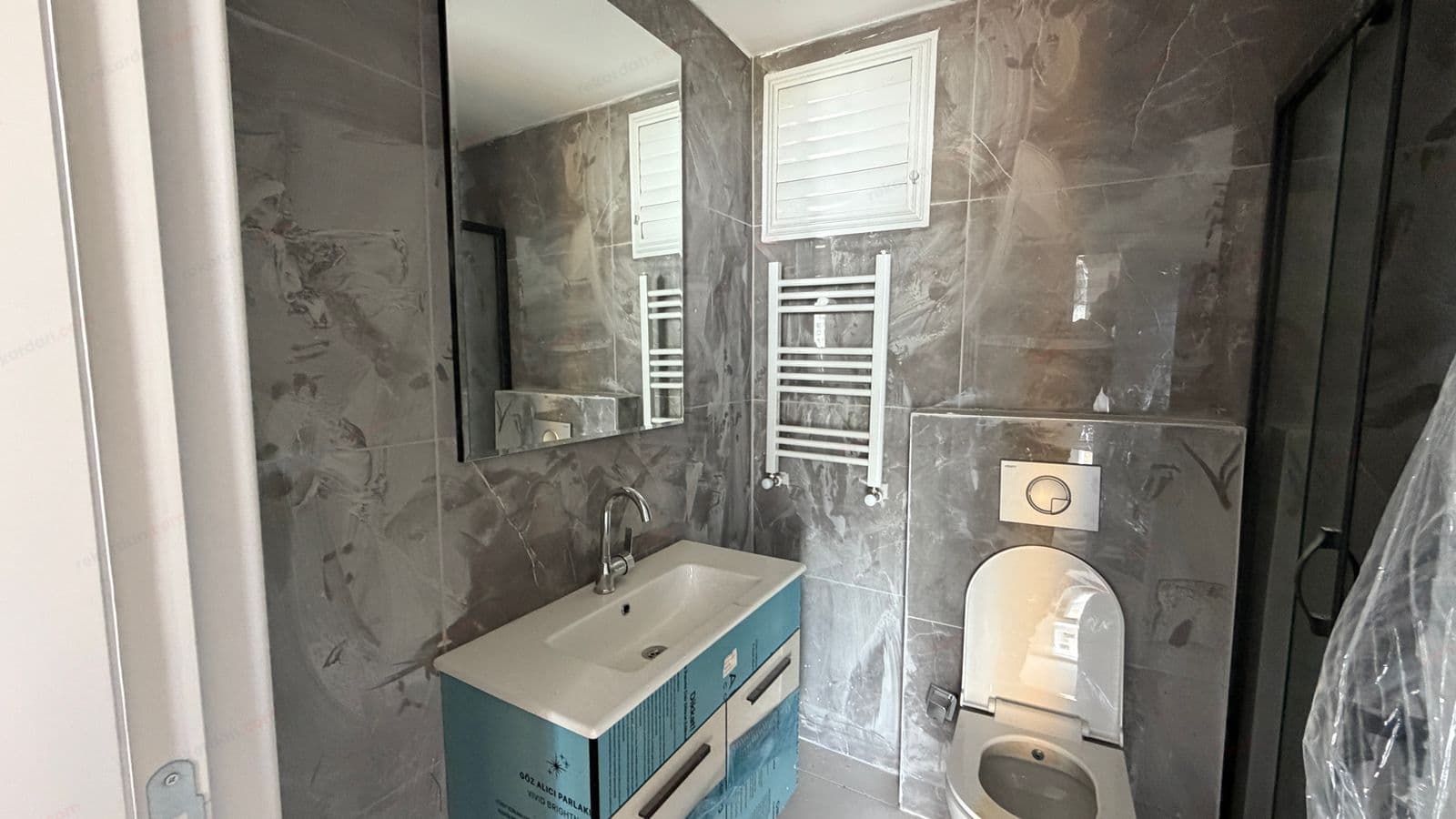 MERSİN TECE’DE DENİZE SADECE 100 METRE – 2+1 SATILIK HAVUZLU DAİRE