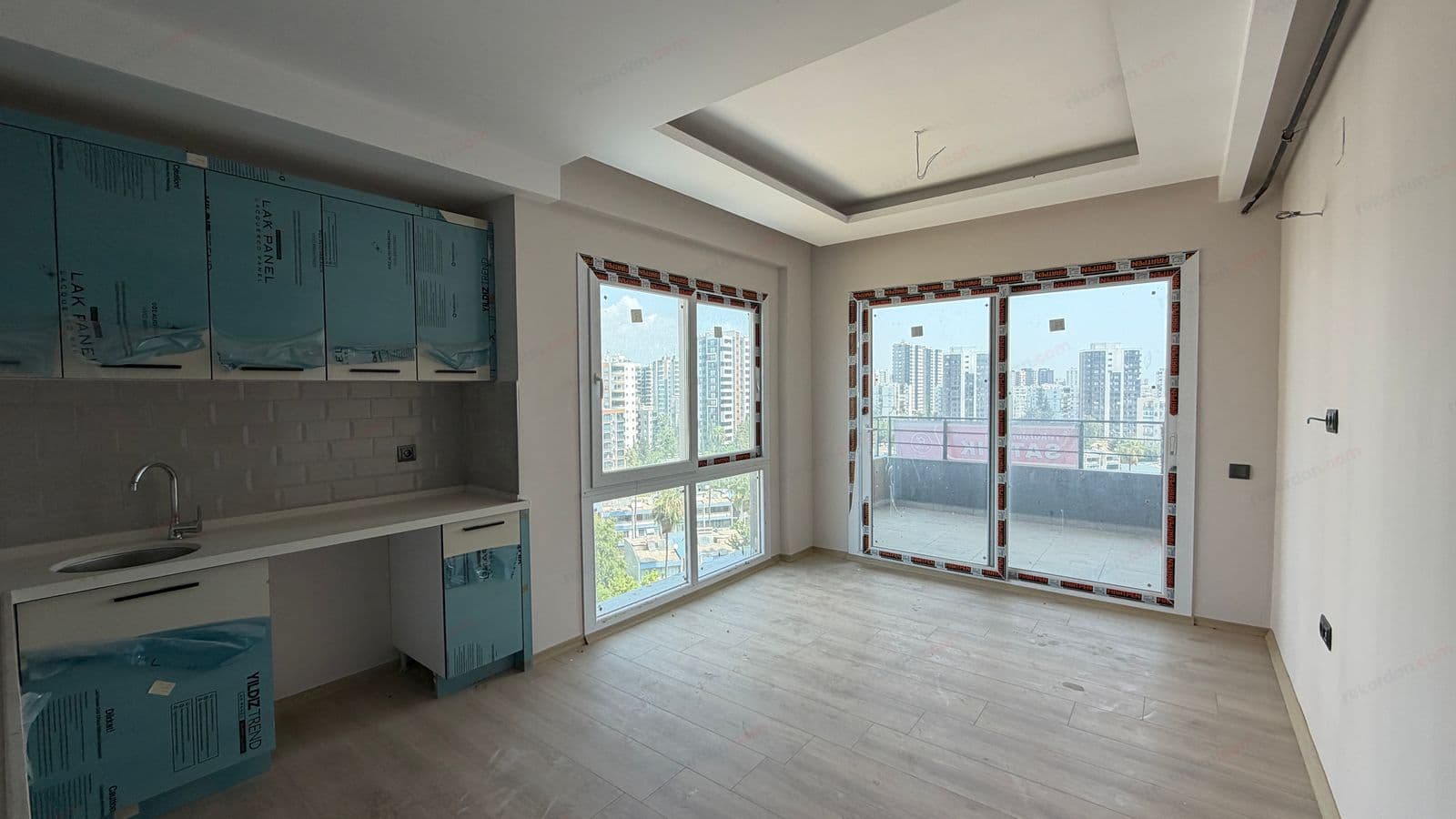 MERSİN TECE’DE DENİZE SADECE 100 METRE – 2+1 SATILIK HAVUZLU DAİRE 8