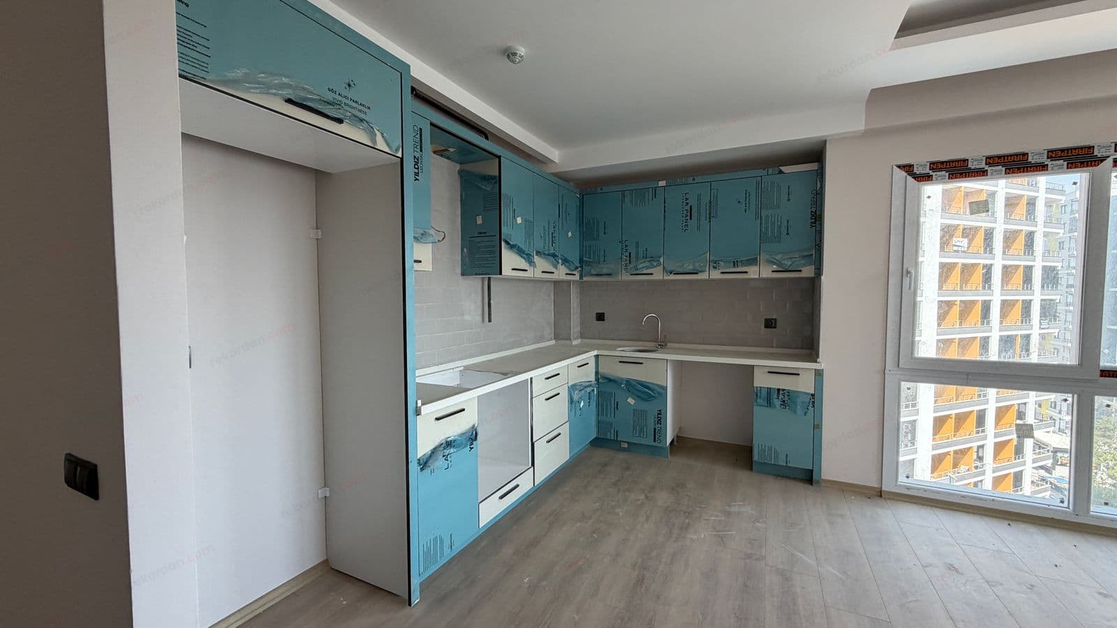 MERSİN TECE’DE DENİZE SADECE 100 METRE – 2+1 SATILIK HAVUZLU DAİRE 9