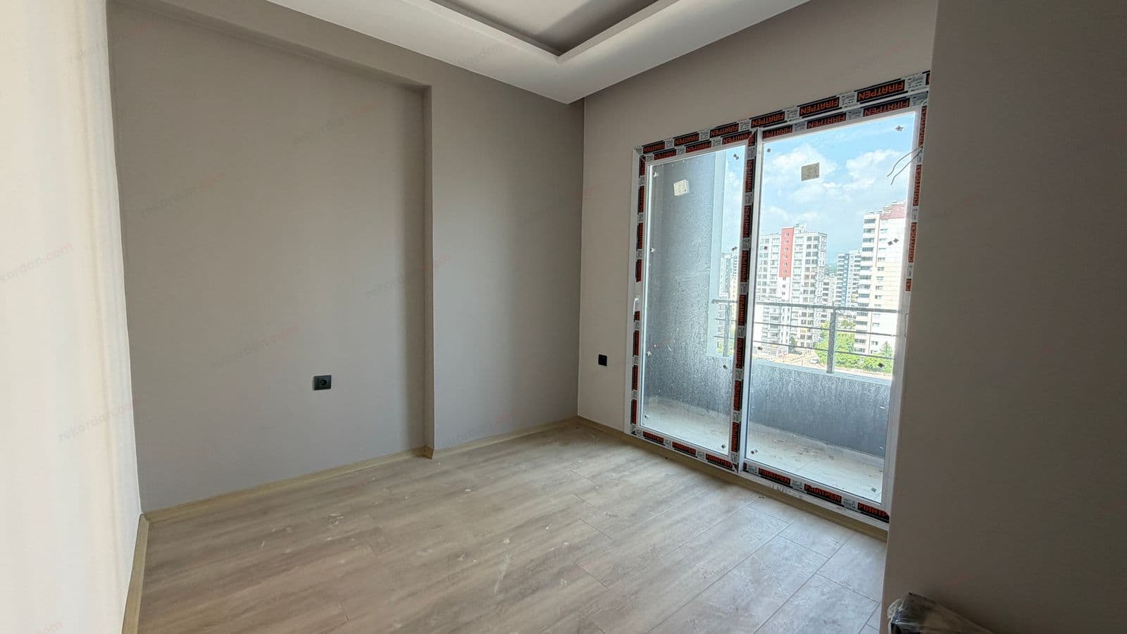 MERSİN TECE’DE DENİZE SADECE 100 METRE – 2+1 SATILIK HAVUZLU DAİRE 12