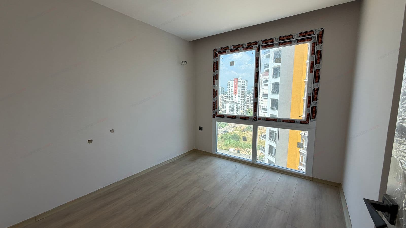 MERSİN TECE’DE DENİZE SADECE 100 METRE – 2+1 SATILIK HAVUZLU DAİRE 15