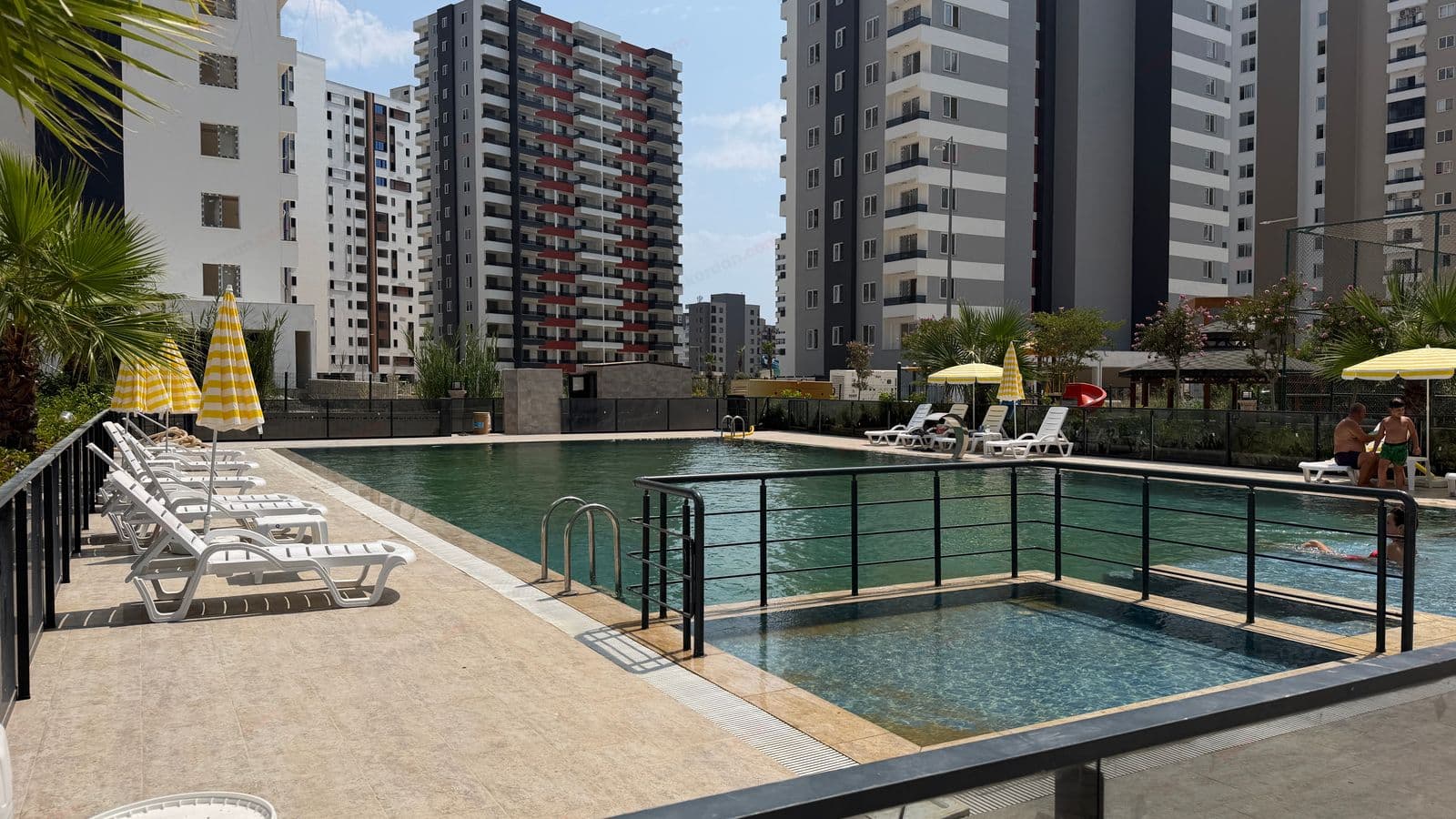 MERSİN, ARPAÇBAHŞİŞ MAHALLESİNDE 1+1 SATILIK HAVUZLU DAİRE 1